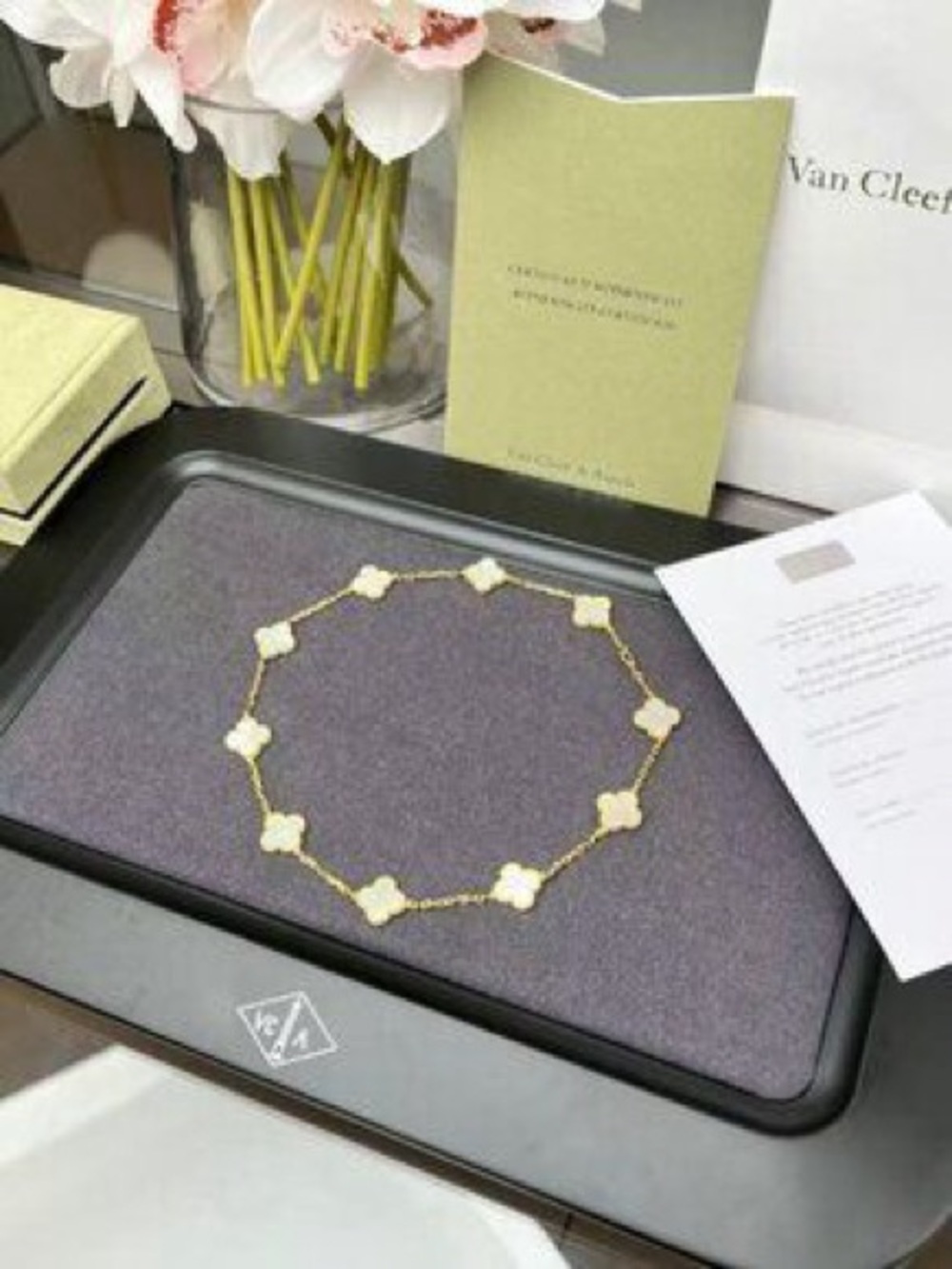 Van Cleef & Arpels Gold Vintage Alhambra necklace, 10 motifs